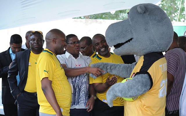 Afcon mascot Takuma shakes hands with Minister of Sport and Recreation, Fikile Mbalula. Source: GCIS