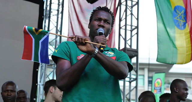 Bafana captain Bongani Khumalo addresses crowds during a Trophy Tour ahead of the 2013 Afcon tournament. Source: GCIS 