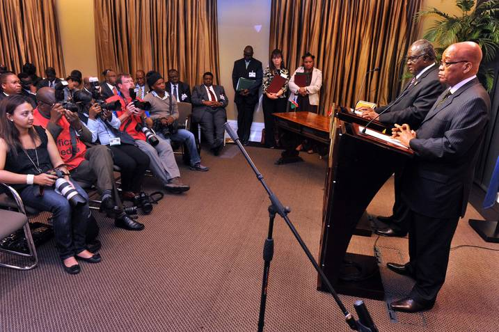 Namibian President Hifikepunye Pohamba with President Jacob Zuma addressing a press conference in Cape Town. Source: GCIS