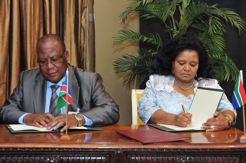 Minister of Water and Environmental Affairs Edna Molewa during a signing of a MoU between South Africa and Namibia on co-operation in Mateorology. Source: GCIS