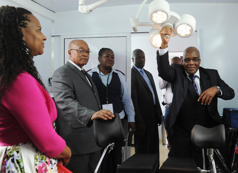 Dr Nonhlanhla Dlamini from Child and Youth School Health; President Jacob Zuma; Health Post Manager for ward based primary health care, Sophy Lerumo and Minister of Health Dr Aaron Motsoaledi during a walkabout in ISHP Mobiles. Source: GCIS