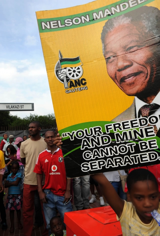 People gather at Madiba's old house in Vilakazi Street, Soweto. Source: GCIS