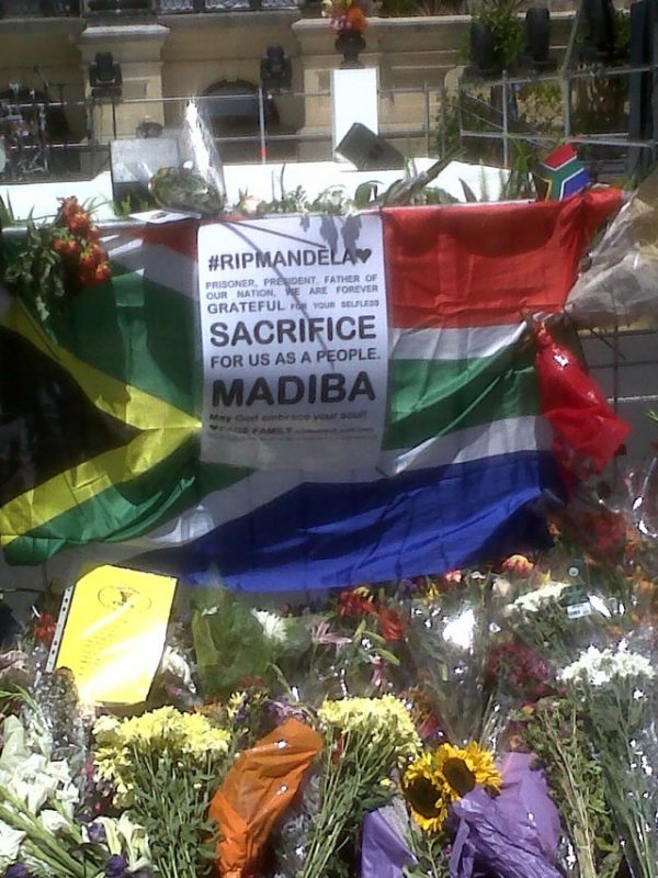 Tributes for Madiba in Cape Town.