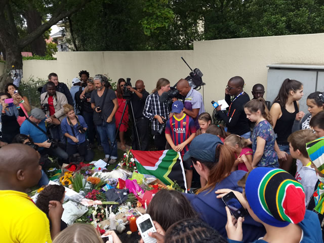 South Africans pay tribute to the late Nelson Mandela. 