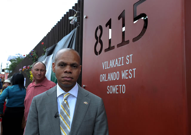 US Ambassador to South Africa Patrick Gaspard visited the Nelson Mandela House in Soweto, Vilakazi Street. Source; GCIS