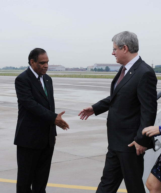 International Relations Deputy Minister Ebrahim Ebrahim receiving Canadian Prime Minister Stephen Harper at Waterkloof Air Force Base in Pretoria. Source: GCIS