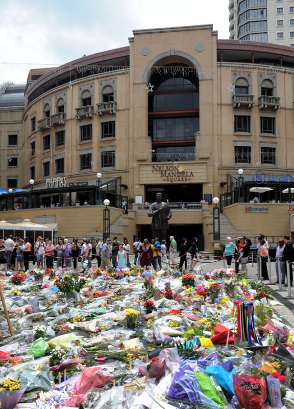 Tributes for Mandela at Nelson Mandela Square in Johannesburg. Source: GCIS