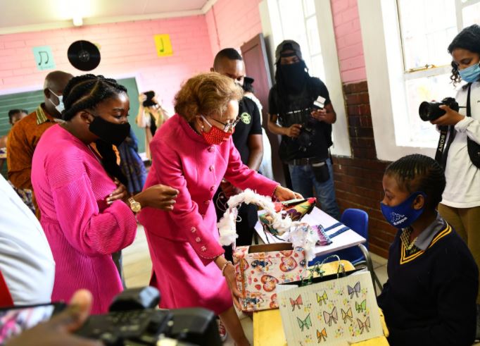 First Lady Dr Tshepo Motsepe inspects Art Hub at Khatlamping Primary School “Pink Room” Safe Space Initiative launch.