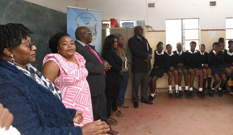 Deputy Minister in the Presidency, Thembi Siweya, together with the Executive Mayor of King Sabata Dalindyebo Local Municipality, Goodman Nelani, conducted a #BackToSchool campaign in Gaduka Junior Secondary School in Mthatha, Eastern Cape.