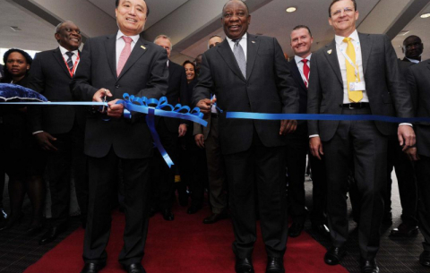 President @CyrilRamaphosa Ramaphosa and ITU Secretary General Houlin Zhao cut the ribbon to mark the official opening of the conference exhibition. 