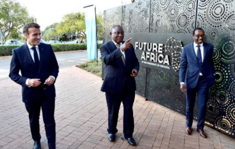 SA President Cyril Ramaphosa and French President Emmanuel Macron with University of Pretoria Vice Chancellor, Tawana Kupe.